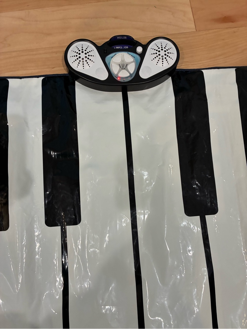 Sharper Image Black and White Giant Piano Play Mat with Speaker